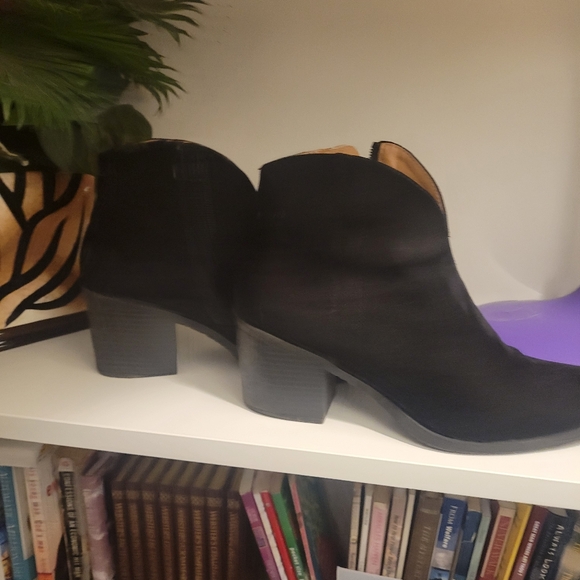 Sonoma Black Heeled Boots Sleek Modern Style - Picture 1 of 3